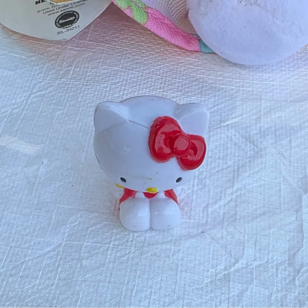Hello Kitty Easter Beanie Baby + Minifigure